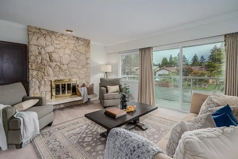 564 ASCOT STREET - photo 2 of 39