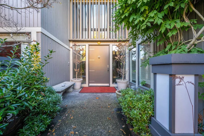 5891 LAURELWOOD COURT - photo 2 of 25