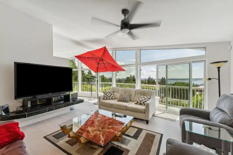 1725 ROSEBERY AVENUE - photo 1 of 36