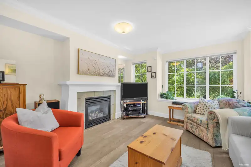 3302 NOEL DRIVE - photo 3 of 40