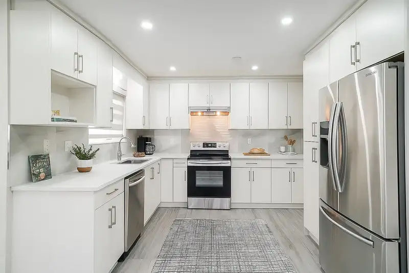 13429 68 AVENUE - photo 3 of 9