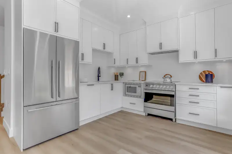 14 22811 MCLEAN AVENUE - photo 4 of 8