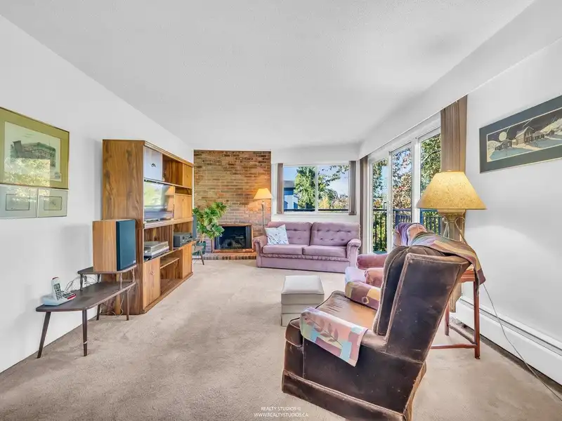 311 2121 W 6TH AVENUE - photo 1 of 26