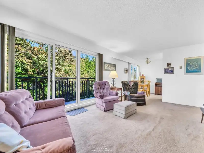 311 2121 W 6TH AVENUE - photo 2 of 26