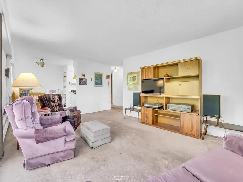 311 2121 W 6TH AVENUE - photo 3 of 26