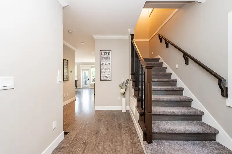 21010 76A AVENUE - photo 4 of 39