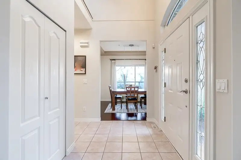 2 915 FORT FRASER RISE - photo 3 of 40