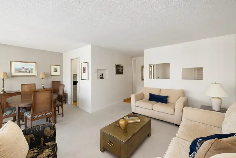 903 1480 DUCHESS AVENUE - photo 3 of 34