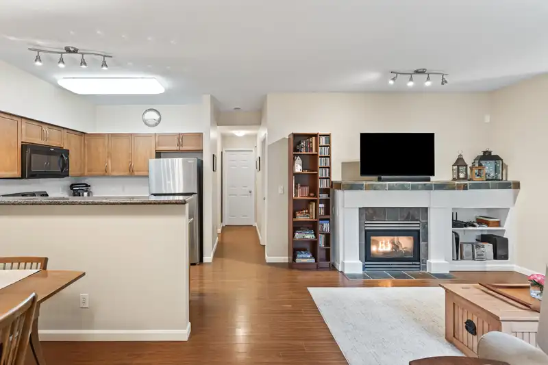 68 15 FOREST PARK WAY - photo 3 of 40