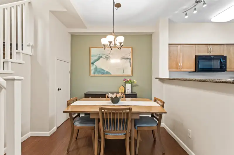 68 15 FOREST PARK WAY - photo 4 of 40