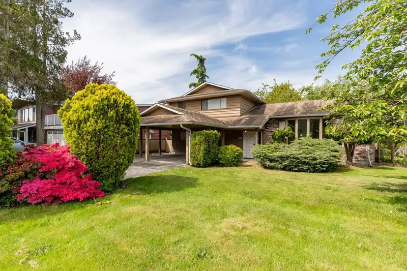 10111 GOWER STREET - photo 1 of 34