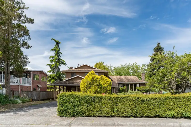 10111 GOWER STREET - photo 2 of 34