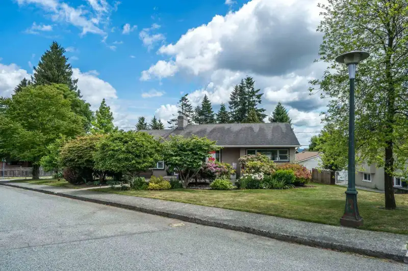 324 CHURCHILL AVENUE - photo 1 of 40
