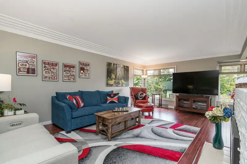 324 CHURCHILL AVENUE - photo 4 of 40