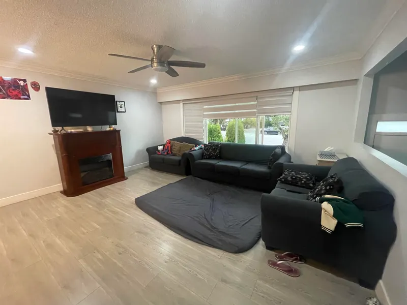 15077 86B AVENUE - photo 4 of 25