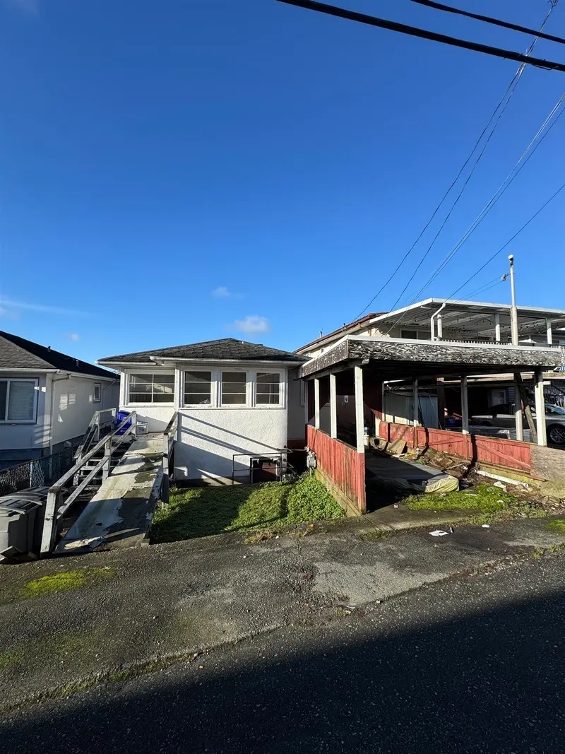 7654 FRASER STREET - photo 3 of 4