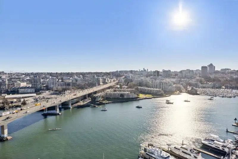 2307 1033 MARINASIDE CRESCENT - photo 1 of 33