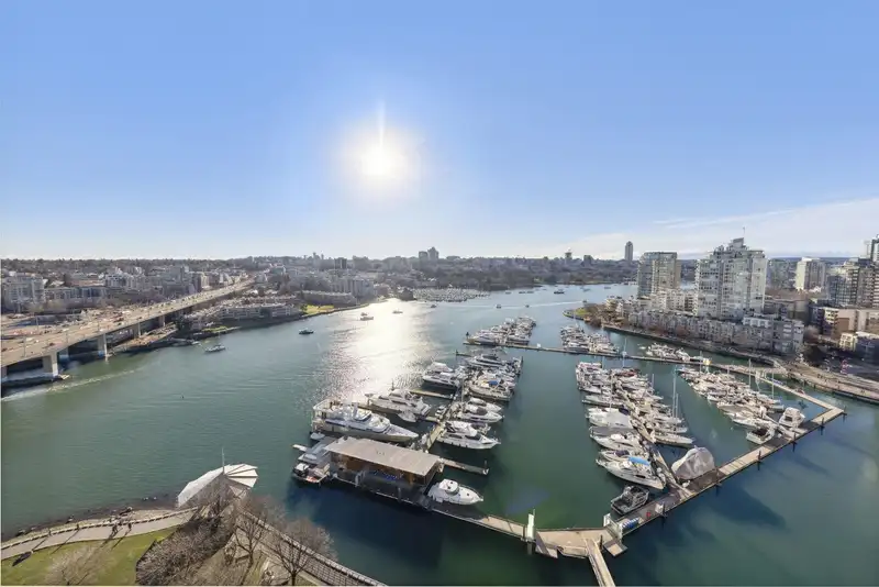 2307 1033 MARINASIDE CRESCENT - photo 2 of 33
