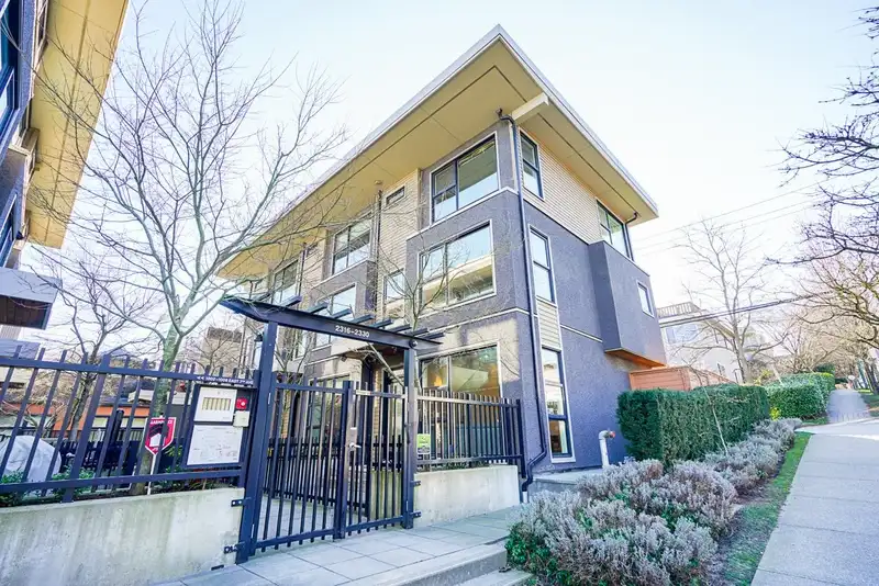 2330 WINDSOR STREET - photo 2 of 39