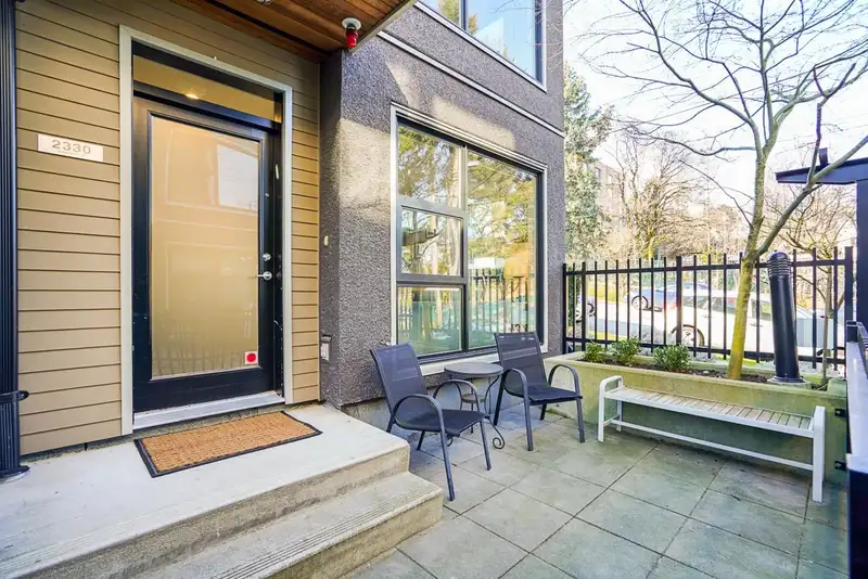 2330 WINDSOR STREET - photo 3 of 39