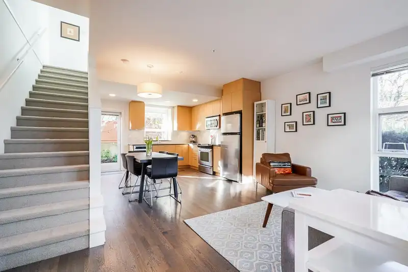 2330 WINDSOR STREET - photo 4 of 39