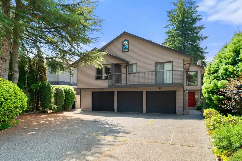 2515 EDGEMONT BOULEVARD - photo 1 of 40