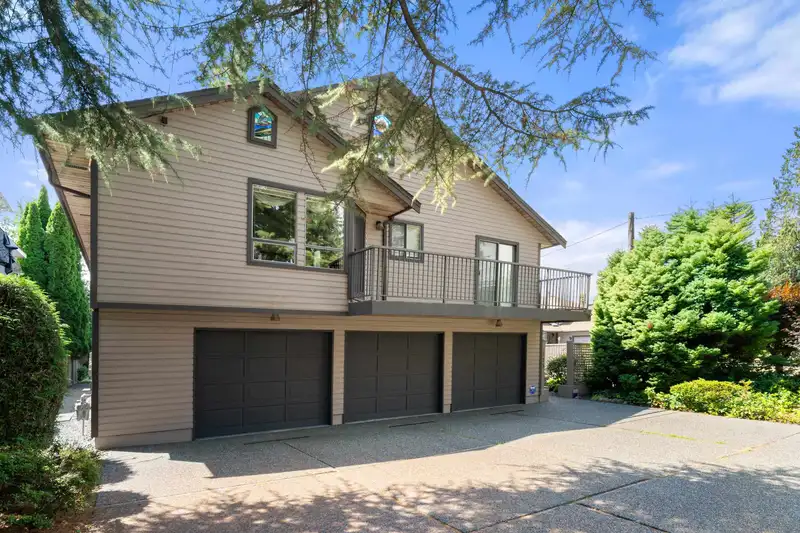 2515 EDGEMONT BOULEVARD - photo 2 of 40