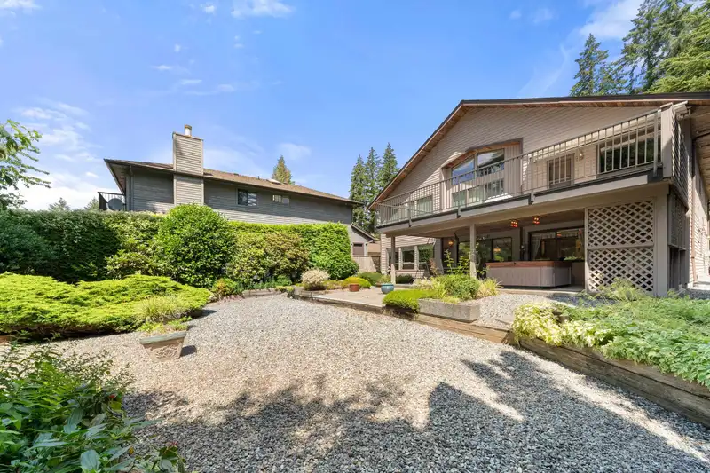 2515 EDGEMONT BOULEVARD - photo 4 of 40