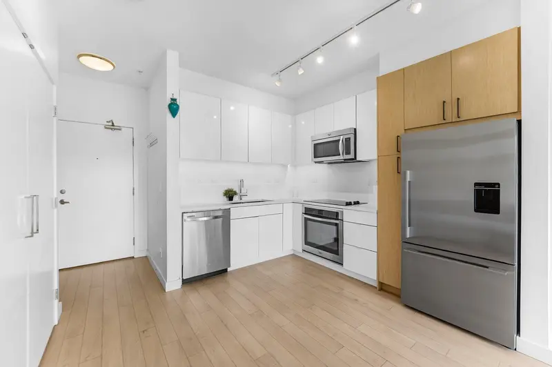 211 1621 HAMILTON AVENUE - photo 3 of 25