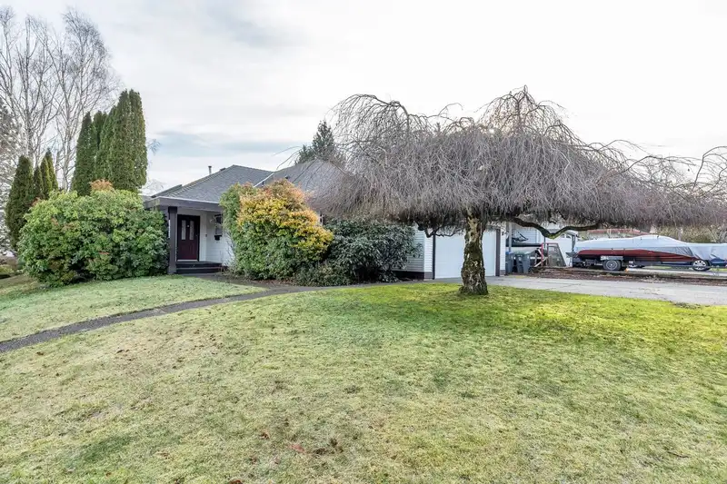 16316 87 AVENUE - photo 1 of 33