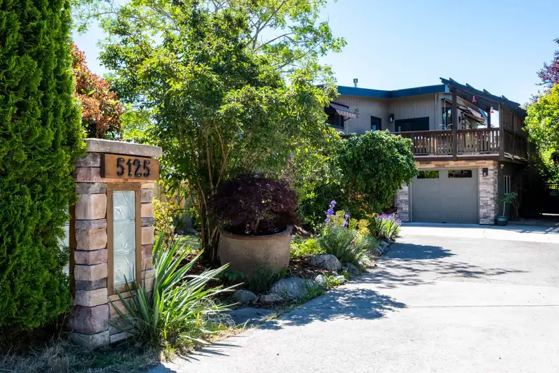 5125 SALAL ROAD - photo 1 of 38