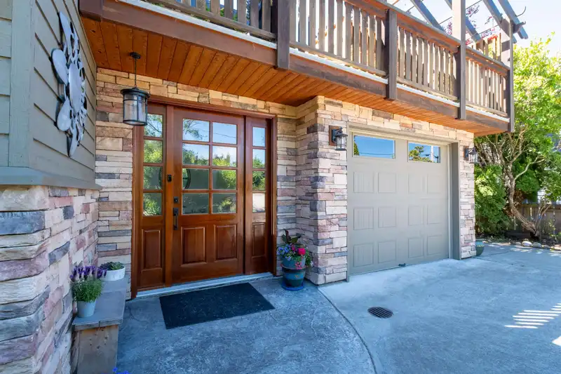5125 SALAL ROAD - photo 2 of 38