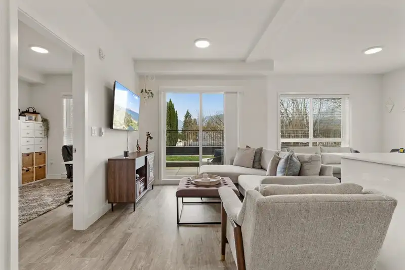 112 9450 ROBSON STREET - photo 4 of 40