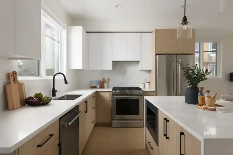 13 1641 KING CRESCENT - photo 1 of 4