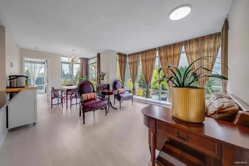 501 555 DELESTRE AVENUE - photo 1 of 37
