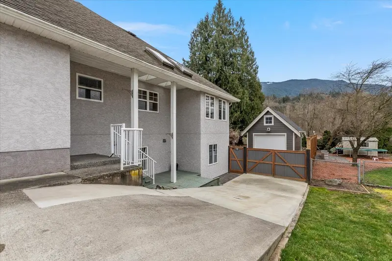 9921 PARKWOOD DRIVE - photo 3 of 25