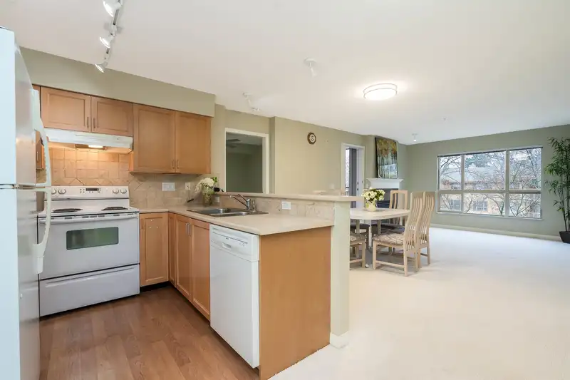 309 15188 22 AVENUE - photo 4 of 39