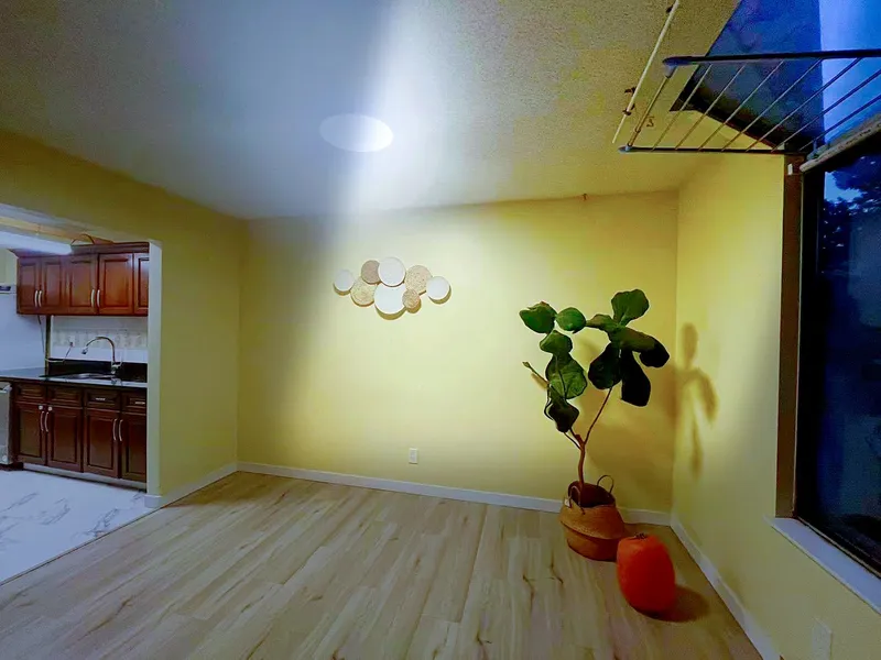 307 5800 COONEY ROAD - photo 2 of 7