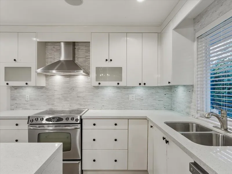 3976 205B STREET - photo 4 of 20