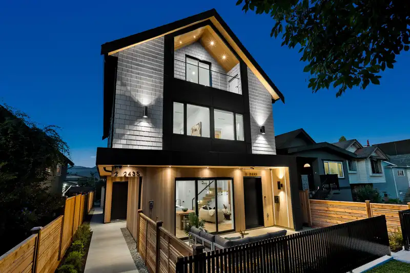 2 2435 NAPIER STREET - photo 1 of 20