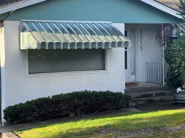 2215 DUTHIE AVENUE - photo 3 of 5