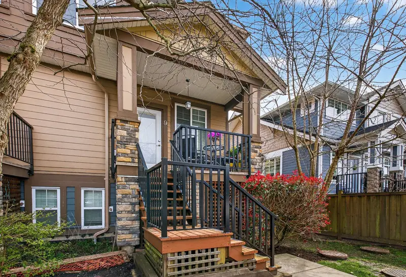 9 18818 71 AVENUE - photo 2 of 25