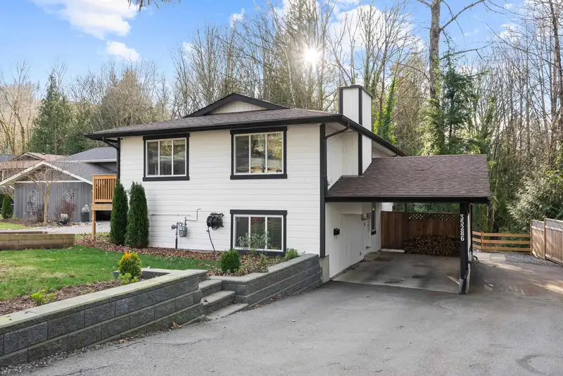 35286 SELKIRK AVENUE - photo 2 of 36