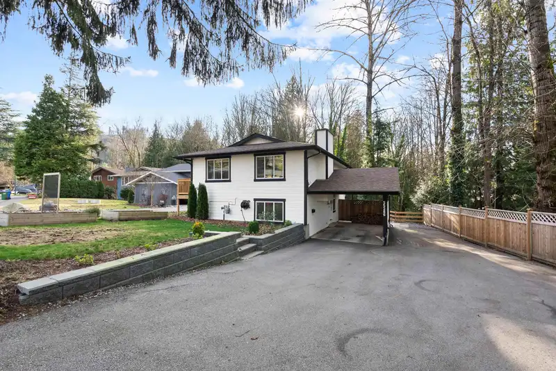 35286 SELKIRK AVENUE - photo 3 of 36