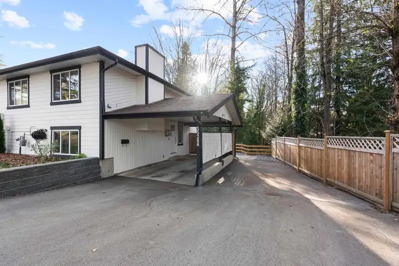 35286 SELKIRK AVENUE - photo 4 of 36