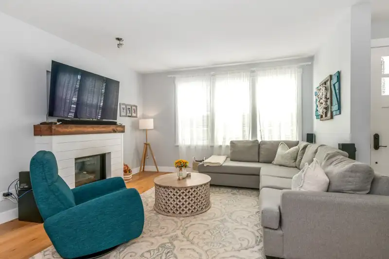 7355 192A STREET - photo 3 of 33