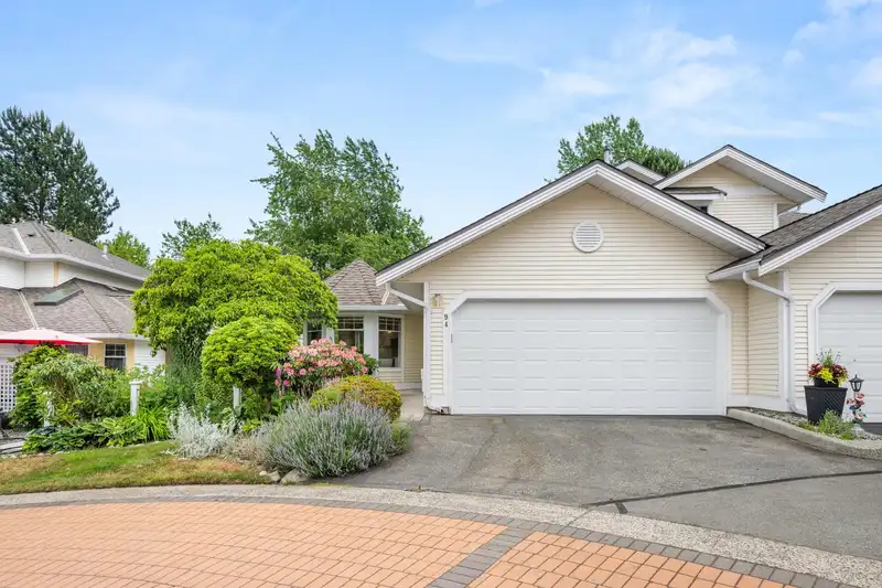 94 21138 88 AVENUE - photo 1 of 40
