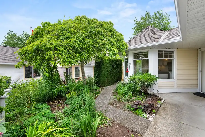 94 21138 88 AVENUE - photo 3 of 40