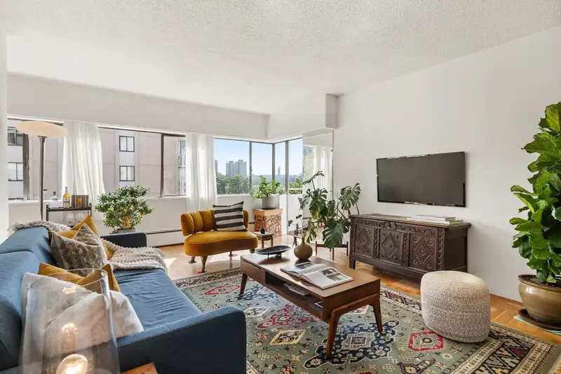 503 2095 BEACH AVENUE - photo 1 of 37