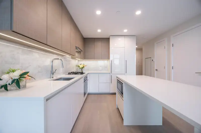 1911 4168 LOUGHEED HIGHWAY - photo 1 of 31